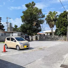 古民家食堂てぃーらぶいの駐車場