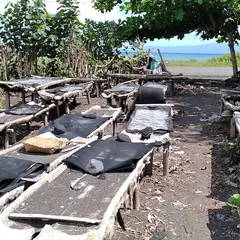 Petani garam pinaan