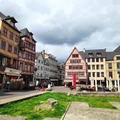 ヴィユ・マルシェ広場