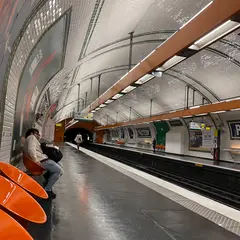 パストゥール駅
