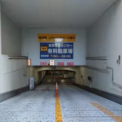 産業貿易センター駐車場