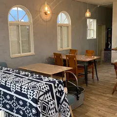 OLIVER’S Dog Cafe
