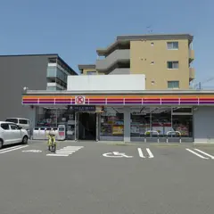 ファミリーマート豊中長興寺北店