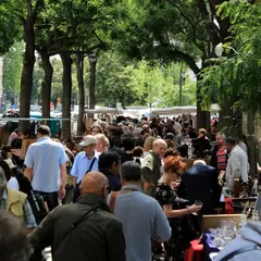 ヴァンヴの蚤の市（Vanves flea market）