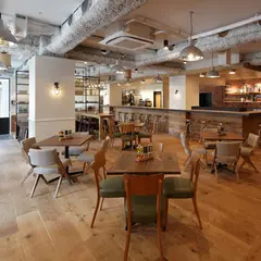 Cafe, Dining & Bar 104.5（イチマルヨンゴー）