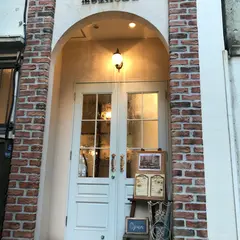 Cafe et Galerie Moineau (モアノ)