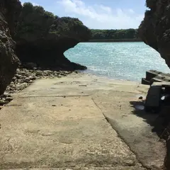 アマミチューの墓