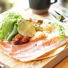 カフェUED.