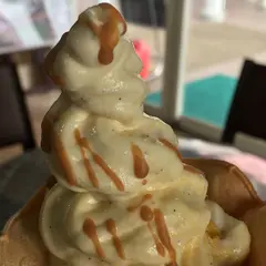 海を見ながら食べると幸せになるアイス
