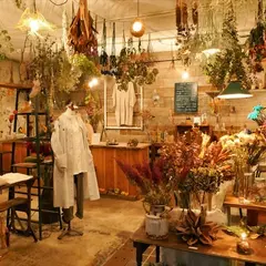ドライフラワーと暮らしのお店 その灯ぐらし猫洞店