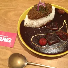 YOUNG（ヤング）