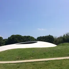 豊島美術館