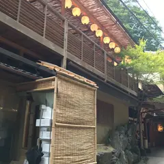 貴船右源太