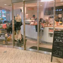 DEAN & DELUCA