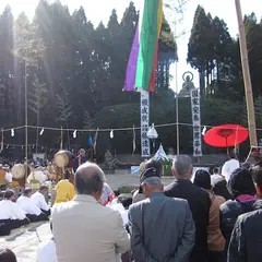 蓮華院誕生寺奥之院