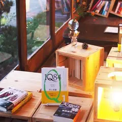 泊まれる図書館 暁（あかつき）／佐賀・古湯温泉