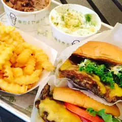 シェイクシャック 外苑いちょう並木店 （SHAKE SHACK）