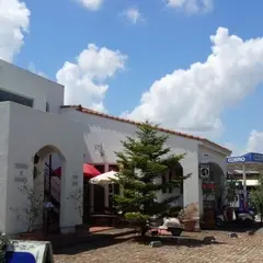 トラットリア エ ピッツェリア アミーチ （TRATTORIA E PIZZERIA AMICI）