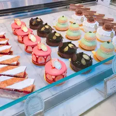 ラデュレ 銀座店（旧：ラデュレ サロン・ド・テ 銀座三越店）