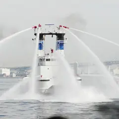 赤レンガ沖