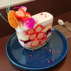 LIFE IS SWEET （旧店名：LIS crepes sucrees）