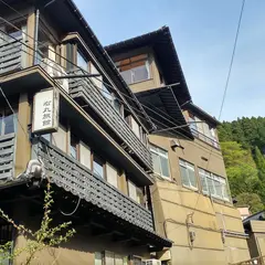 右丸旅館