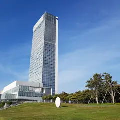 新潟県立万代島美術館