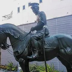 秋山好古像