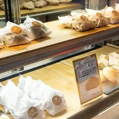 クリームパン専門店 キンイロ 三条店 （kin・iro）