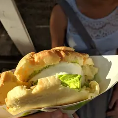 世界で2番めにおいしい 焼きたてメロンパンアイスアメリカ村２号店