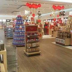 T ギャラリア 香港 by DFS チムサーチョイ イースト店