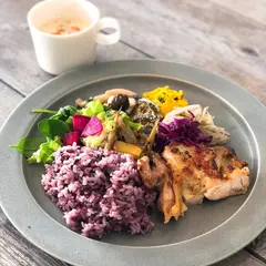 DELIWORKS & CAFE