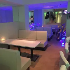 砂浜DINING BAR SHAPE BEACH 心斎橋店