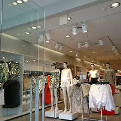 H&M 梅田店