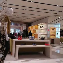 ルイヴィトン本店（LOUIS VUITTON PARIS）