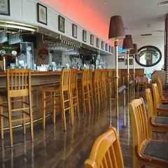 AMERICAN HOUSE BAR&GRILL