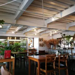 花屋 T-FLOWERS STUDIO/GIFT&CAFE（ティ-フラワーズ スタジオ/ギフトアンドカフェ）熊本駅南