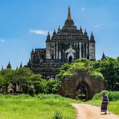 タビニュ寺院（Thatbyinnyu Temple）