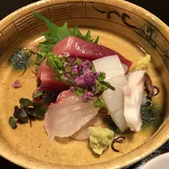 津やま