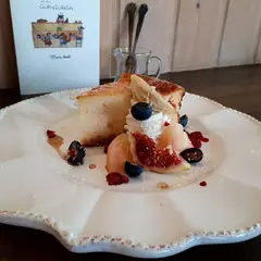 GURI & GURA Cafe