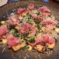 炭火焼ソーセージ酒場Salumeria