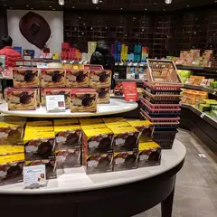 Royce’ Chocolate World