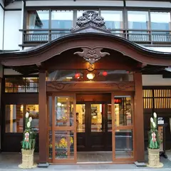 山本館