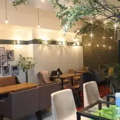 カフェシフトスリー (CAFE SHIFT THREE)