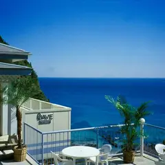 BEACH SIDE HOUSE WAVE
