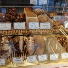 ブーランジェリー パティスリー トレトゥール アダチ（Boulangerie Patisserie Traiteur ADACHI）