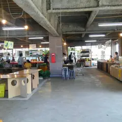 稲取港の朝市