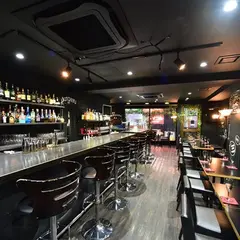 新宿 BAR MEETS 生ハム食べ放題/ラクレット/シカゴピザ/ブッラータ/飲み放題安い/スポーツバー/女子会