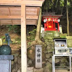 奥之宮水神社