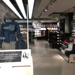 アディダス ブランドコア ストア名古屋